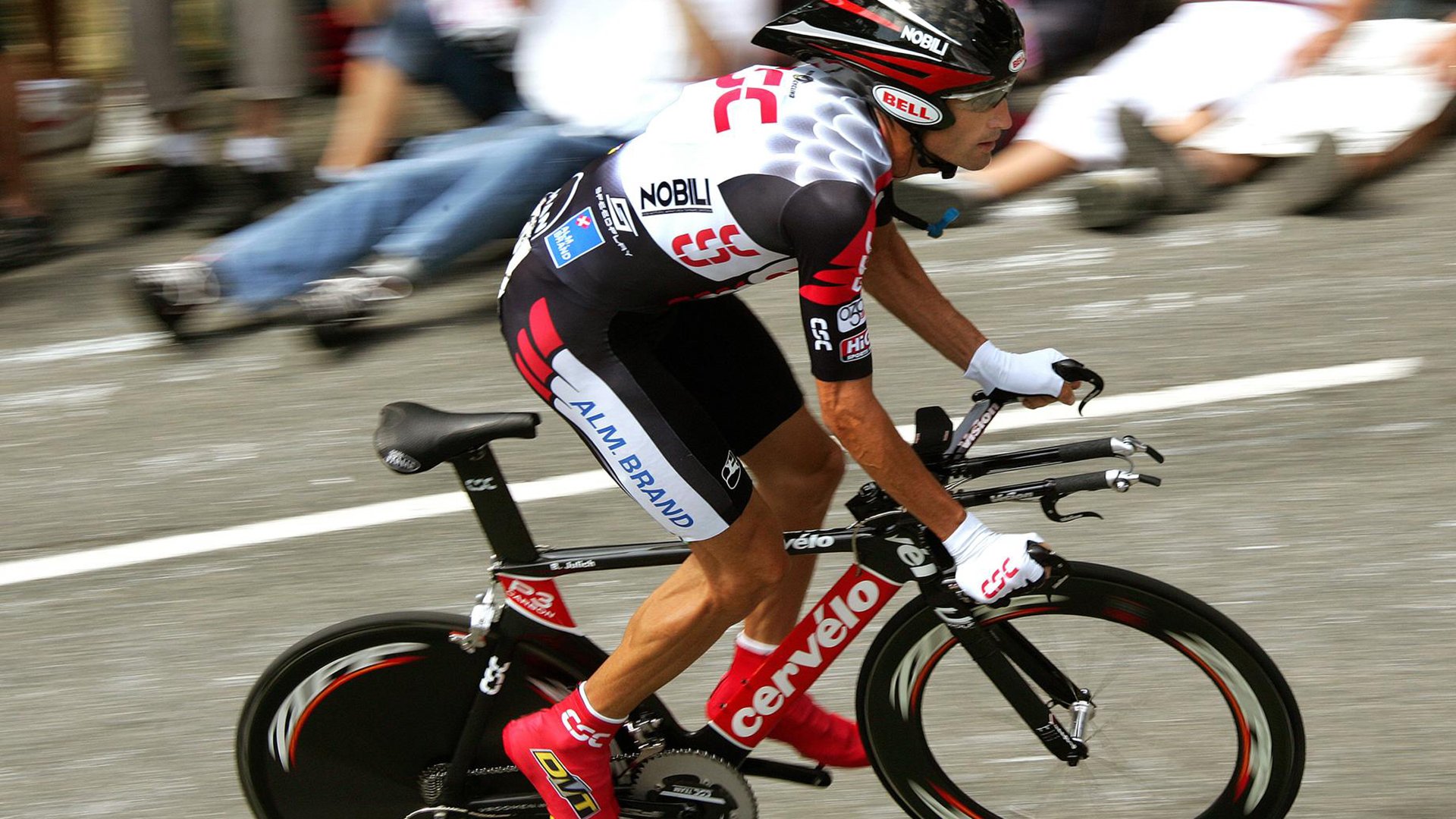 德甲比赛精彩纷呈，变化多端的战术带来丰富看点，德甲赛制规则