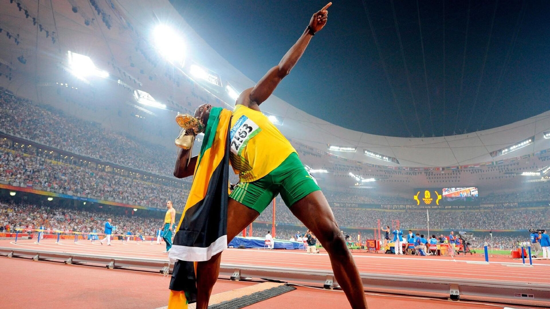 瑞士女足队员团结一心，齐心协力向前进